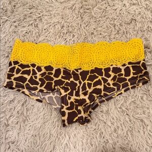 NWT VTG Victoria’s Secret Hiphugger Lace Small